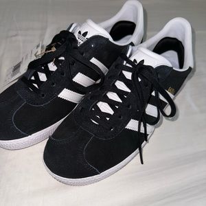 Black Adidas gazelle